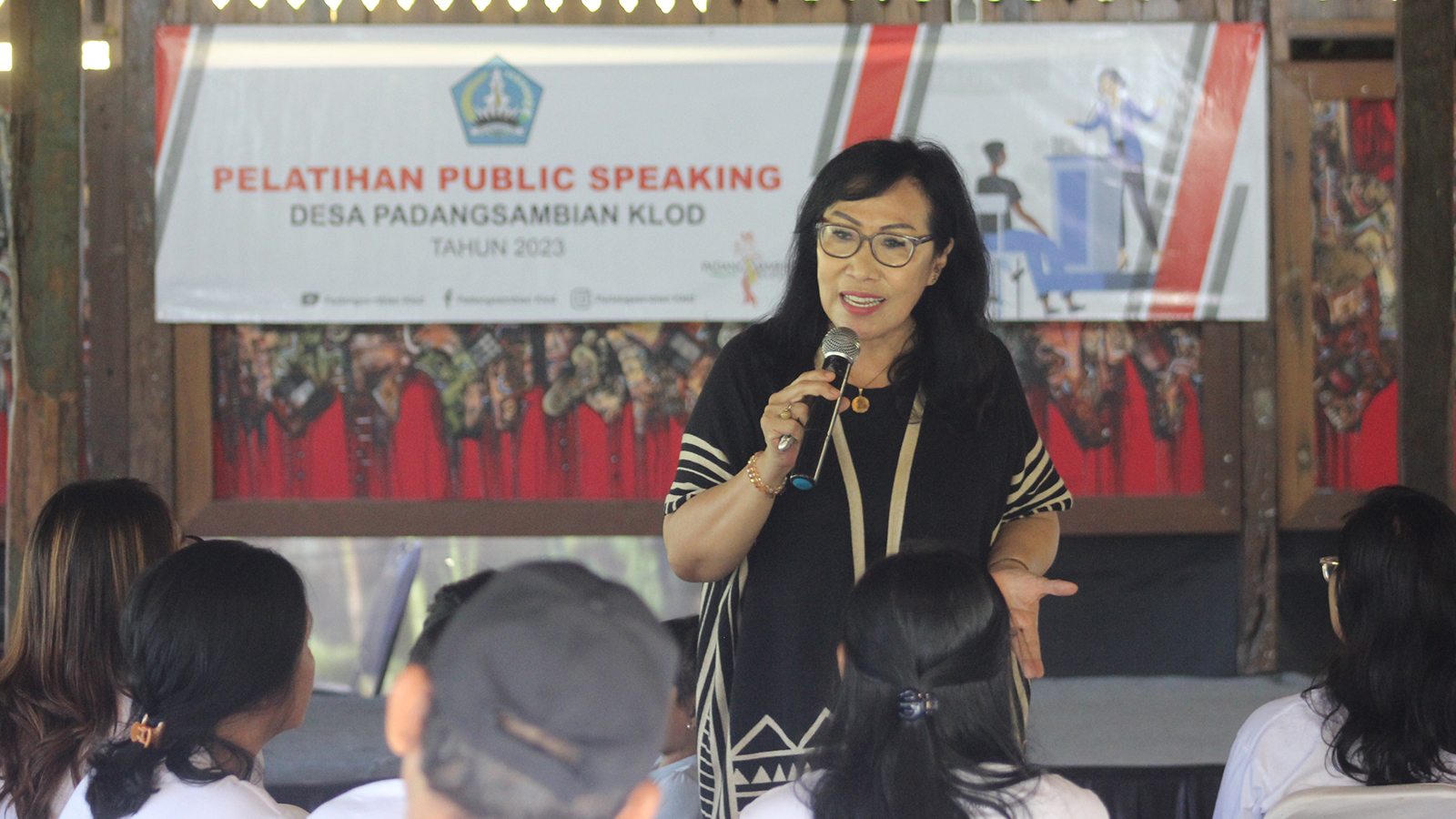 Desa Padang Sambian Kelod, Santy Sastra, Santy Sastra Public Speaking (1)