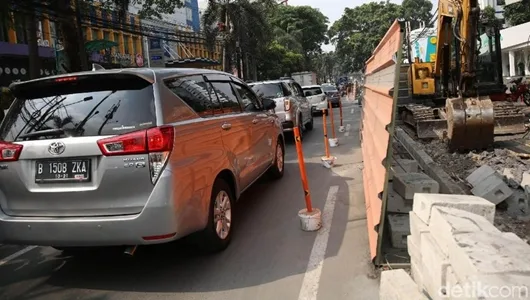 Ferdinand Kritik Trotoar Cikini, Anies: Pelebaran Jalan Tak Selesaikan Macet