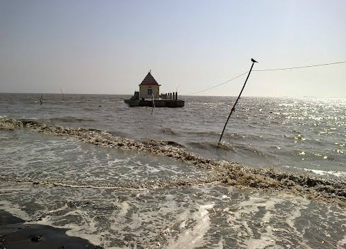 Dariya Ganesha Temple at High Tide in Dumas Beach