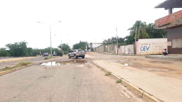 CONDUCTORES HACEN MANIOBRAS PARA PASAR POR LA LISÍMACO GUTIÉRREZ