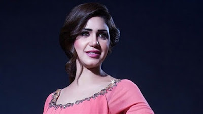 الفنانة إيناس عز الدين