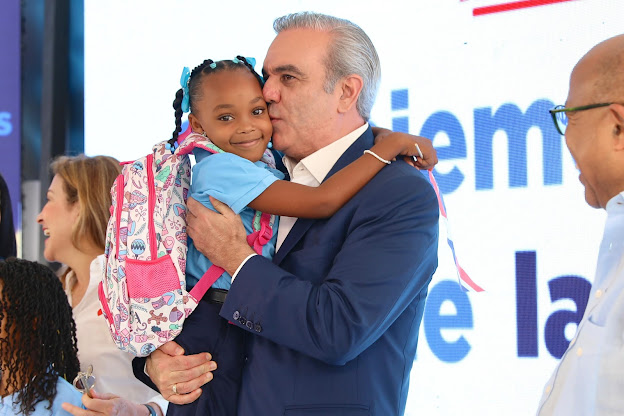 Presidente Abinader llama a sectores de la sociedad a trabajar en un Pacto por la Calidad de la Educación