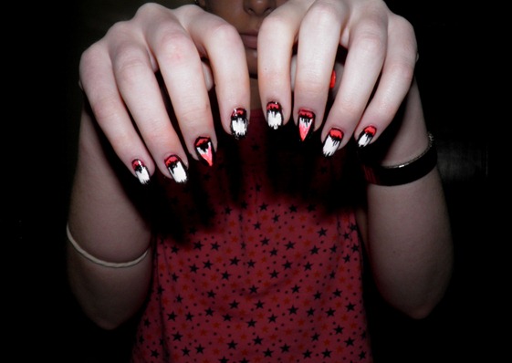 VAMPIRE TEETH NAILS 3