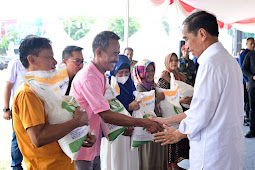 Jokowi Pastikan Bantuan Beras di Purwakarta Tersalurkan dengan Baik