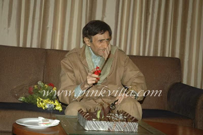 Dev Anand celebrates birthday with media