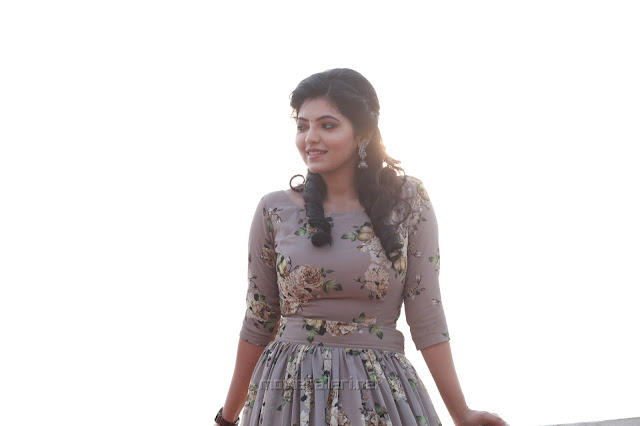 Athulya Ravi Image In Gray Colour Dress