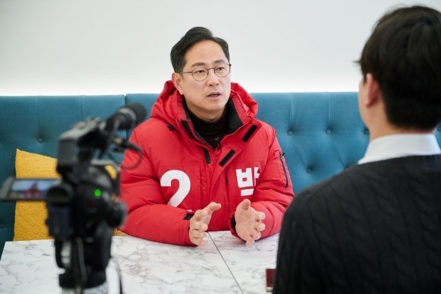 박수영 국회의원의 인터뷰 사진