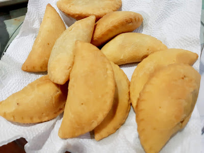 Sarapan Karipap Dan Pisang Goreng Segera