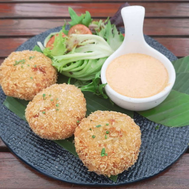 Signature Fremantle Snow Crab Cakes