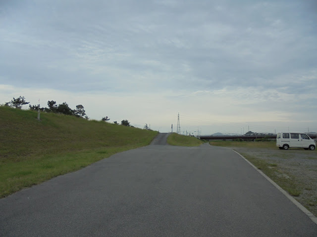 日野川沿いの空き地