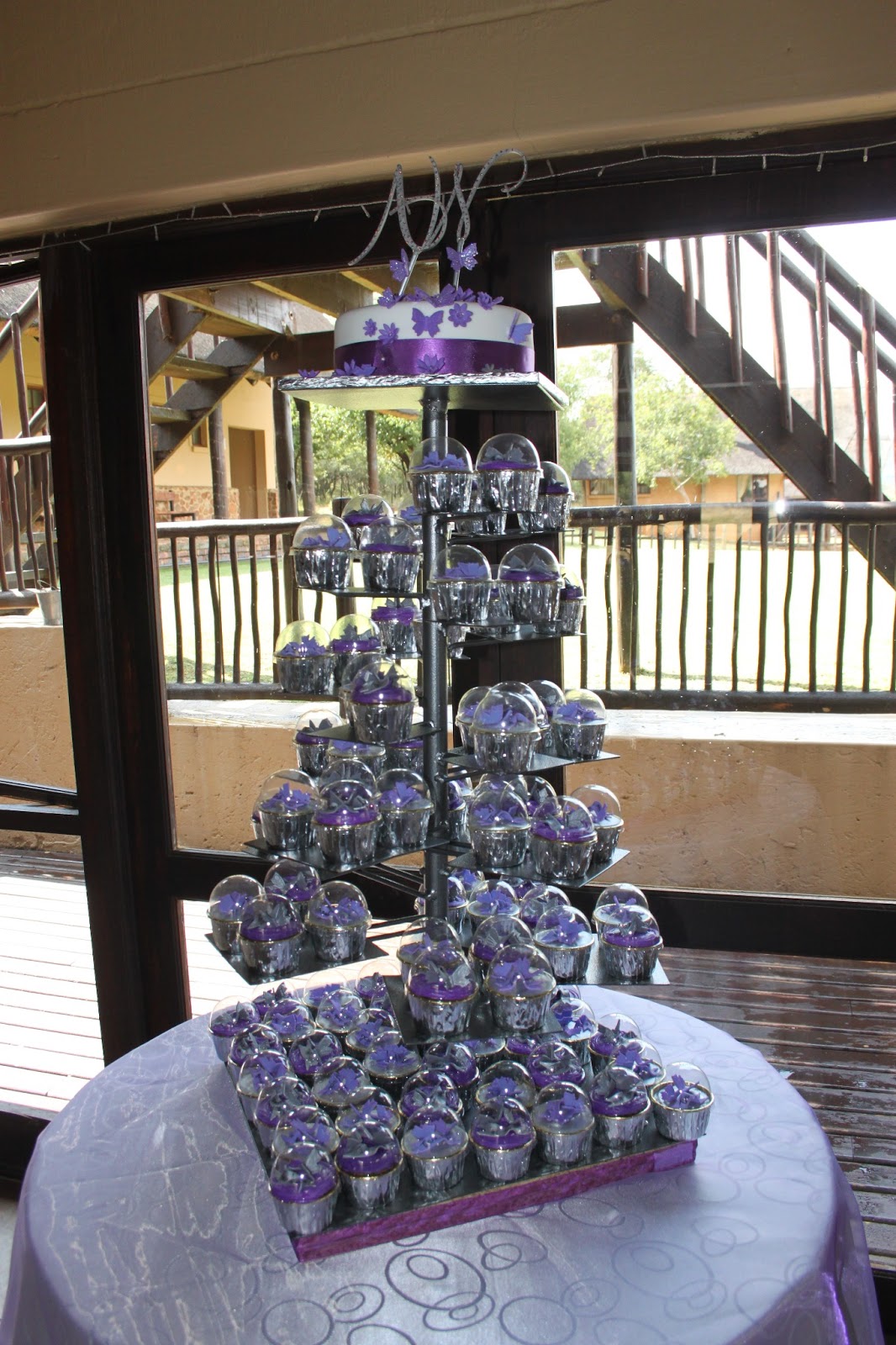 purple wedding cake pops Posted by Stefane De Kock at 04:28
