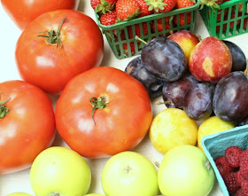 Focus on Life: Week 33 ~ In season: The farmer's market in Burlington, ON, a lovely late summer harvest: beefsteak tomatoes, apples :: All Pretty Things