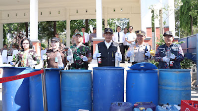 Jelang Nataru, 2.500 liter Miras dan Ratusan Knalpot Brong di Lamongan Dimusnahkan