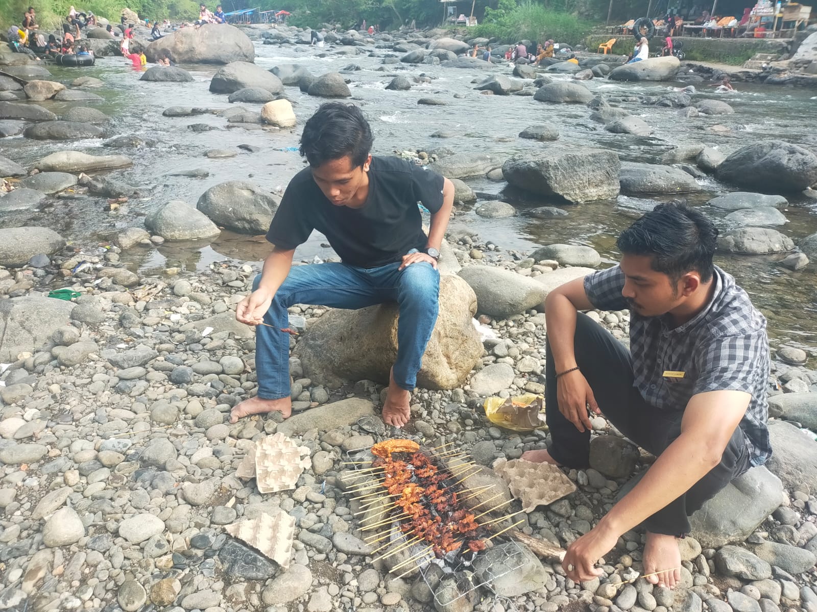 Sajikan Menu Sate Bakar, Gema Keadilan Bireuen Gelar Halal Bihalal di Batee Iliek