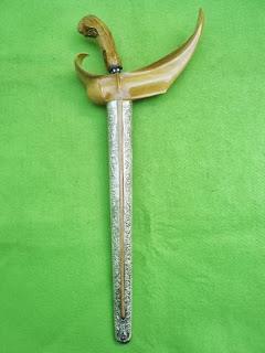 dimaharkan keris jaran goyang