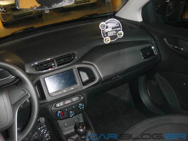 carro Onix Chevrolet - Preto - interior