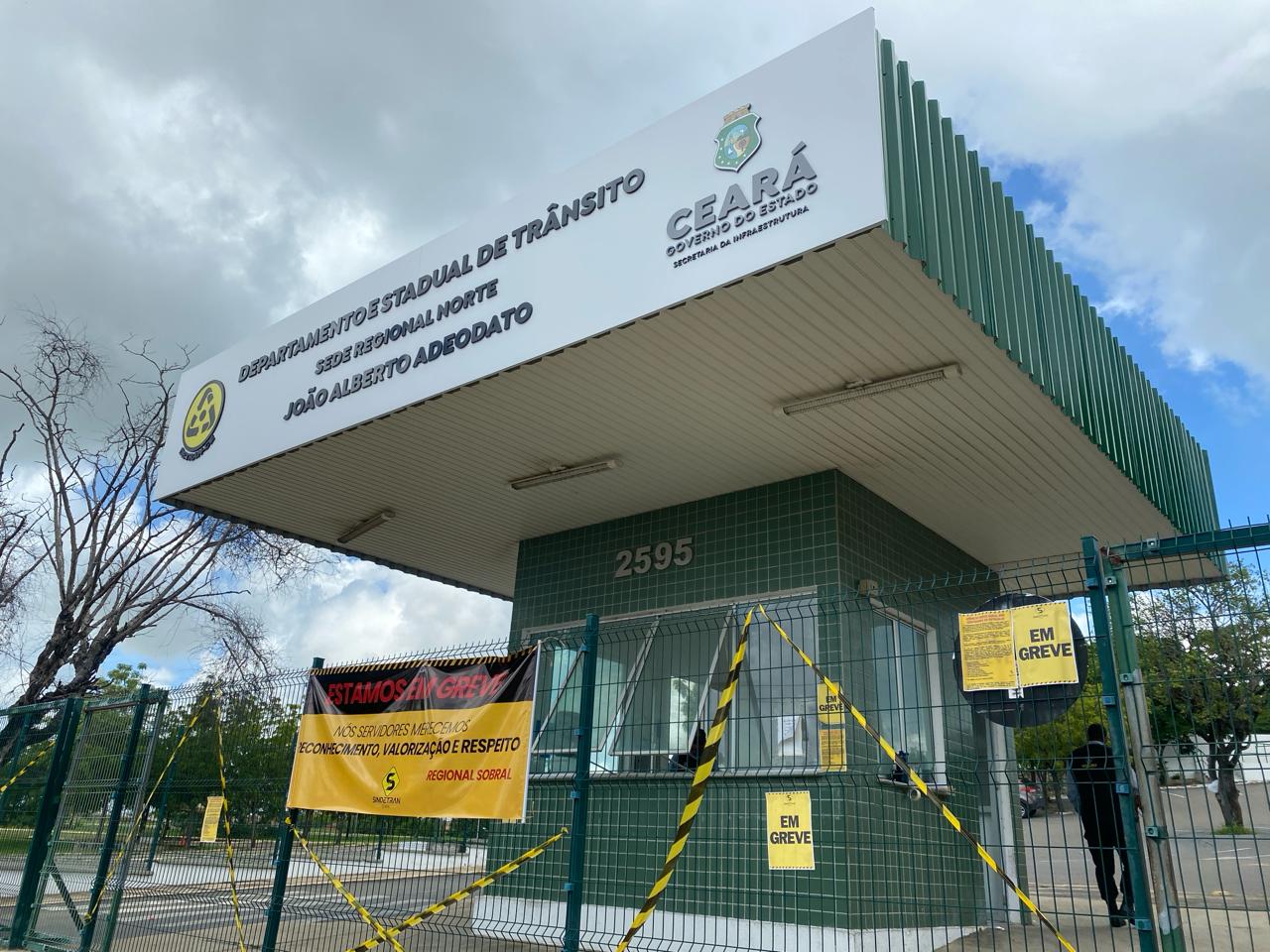 Greve dos servidores do Detran paralisa serviços em Sobral