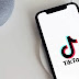  TikTok: Eπιστήμονες ενοχοποιούν την πλατφόρμα για την εμφάνιση τικ σε έφηβες κοπέλες;