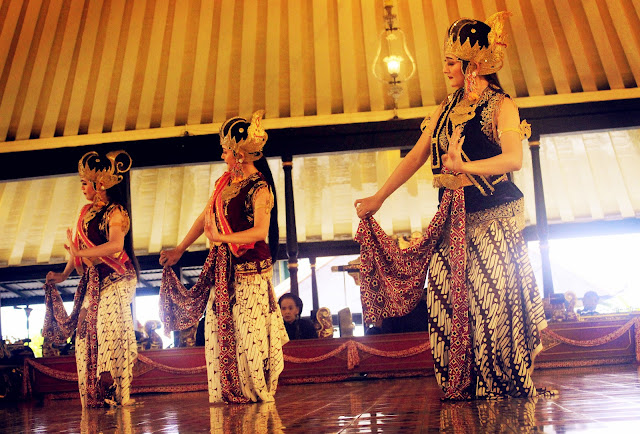 Foto-foto Penari Kraton Yogyakarta Yang Indah Gemulai