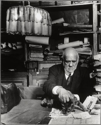   Brassai -Ambroise Vollard dans son bureau avec son chat,1934 