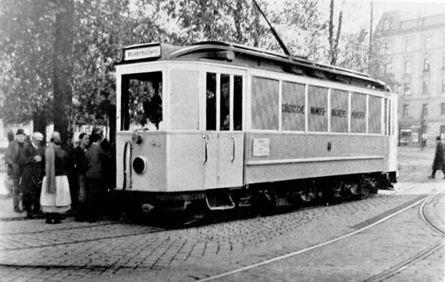 Before Amazon, We Had Bookmobiles 15+ Rare Photos Of Libraries-On-Wheels - A Circulating Library In A Streetcar In Munich, Germany
