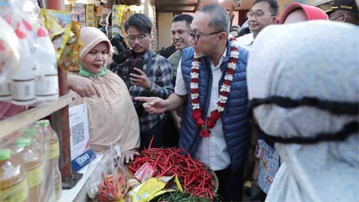Zulkifli Hasan tinjau harga bapok di Pasar Bukateja