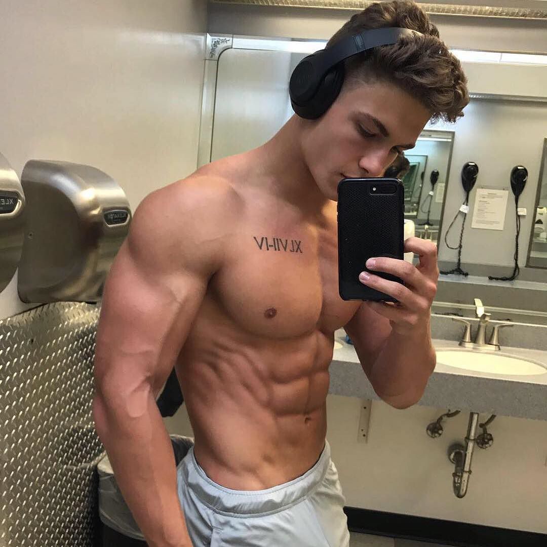 strong-hot-shirtless-fit-guy-cocky-bro-abs-selfie
