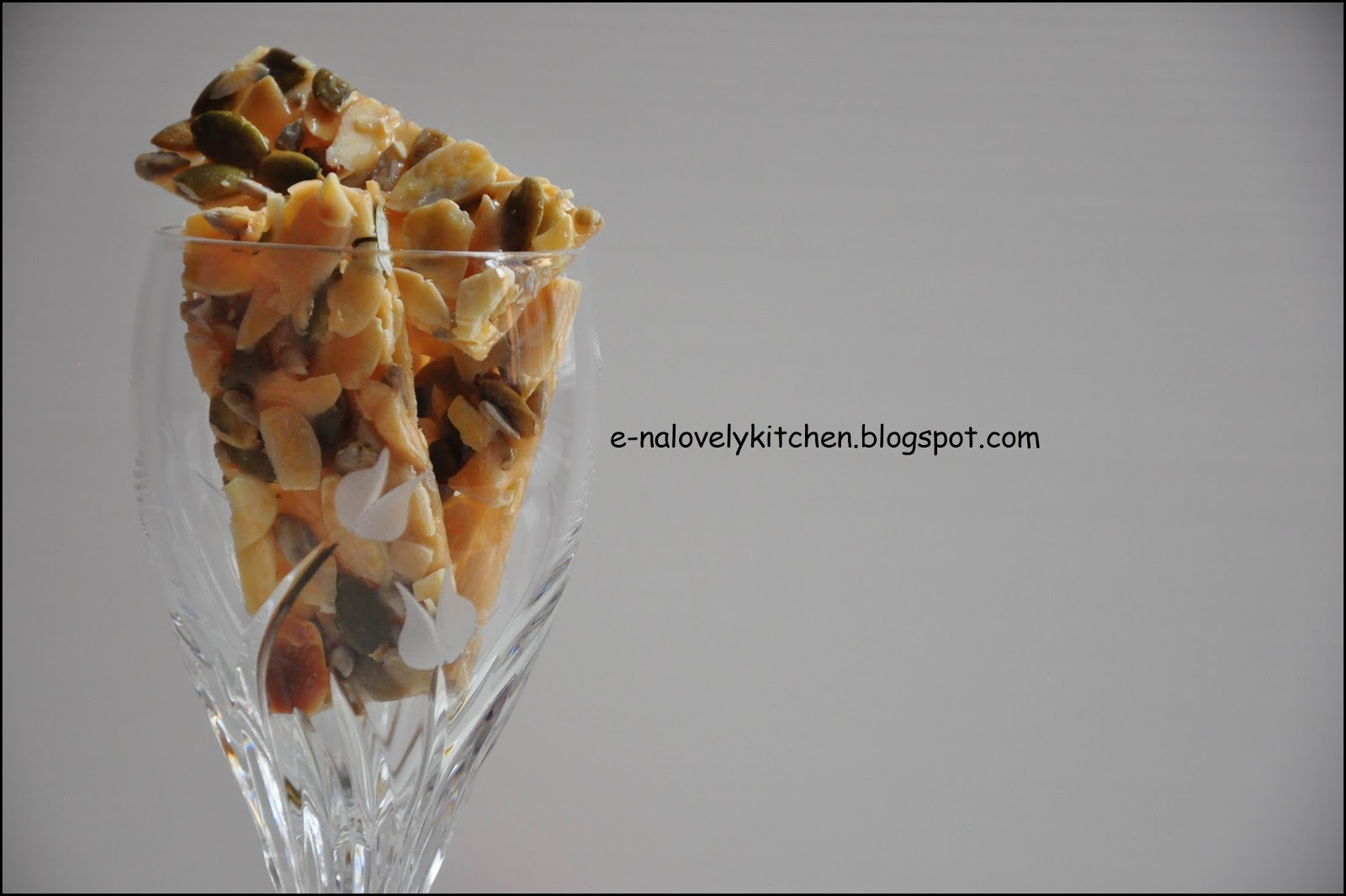 E-NA LOVELY KITCHEN ^_^: BEPANG BADAM / FLORENTINE COOKIES 