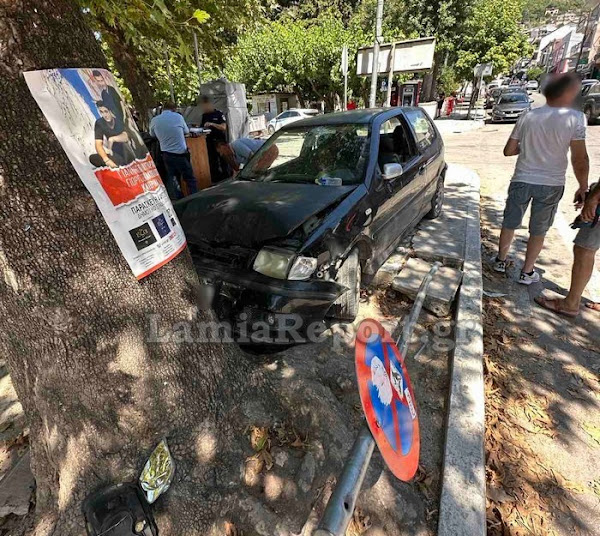 Στυλίδα: Αυτοκίνητο ανέβηκε στην πλατεία