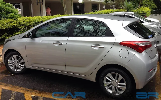 carro HB20 2013 Hyundai - prata