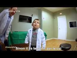 Le patient avec un poussin dans l’estomac