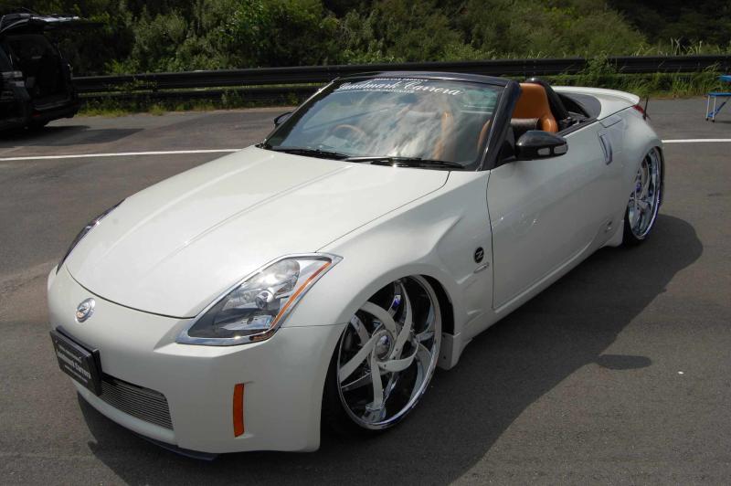 The 350Z has been customized with Lambo doors and also the CNote wheels are