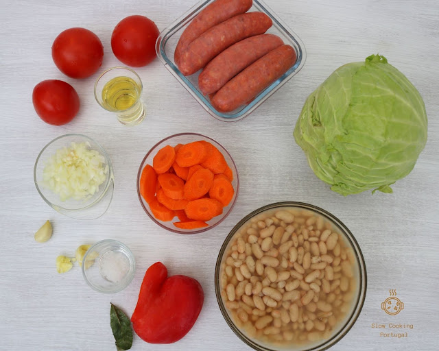 Salsichas com couve e feijão ingredientes