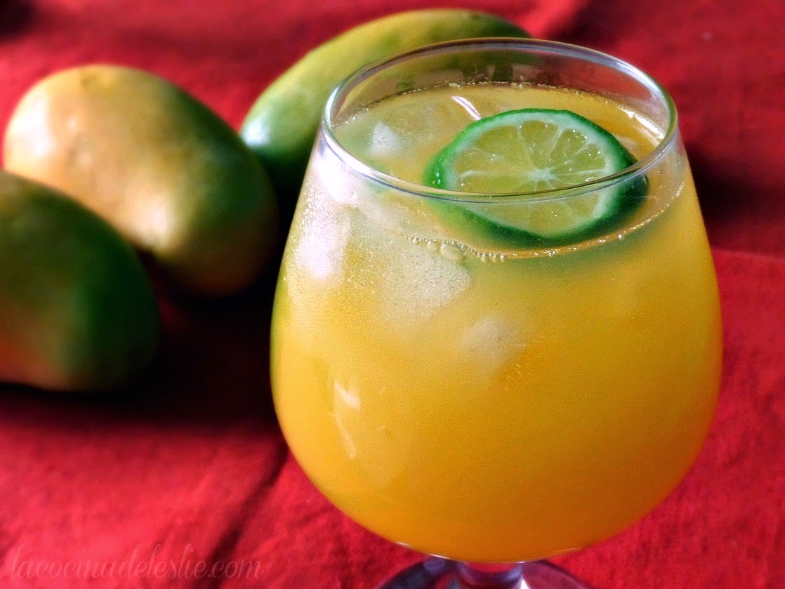 Agua Fresca de Mango y Limón - lacocinadeleslie.com 