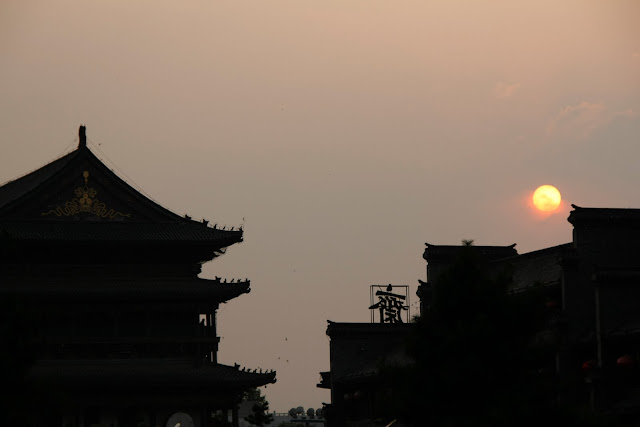 Atardecer en el centro de Xian, junto a la Bell Tower.