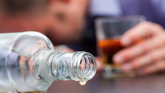 trt dispensa alcoolismo discriminatoria enseja reintegracao