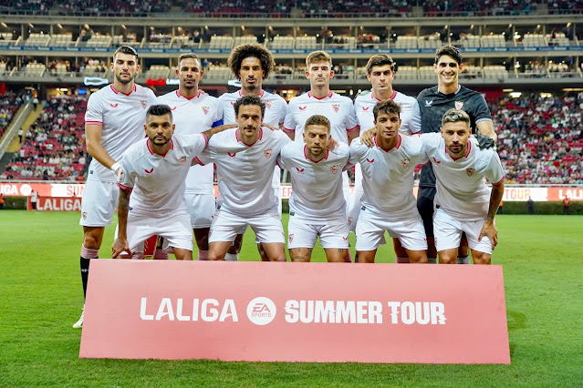 SEVILLA F. C. Temporada 2023-24. Rafa Mir, Fernando, Loïc Badé, Kike Salas, Juanlu Sánchez, Bono. Tecatito Corona, Delaney, Papu Gómez, Óliver Torres, Gonzalo Montiel. SEVILLA F. C. 1 🆚 REAL BETIS BALOMPIÉ 0 Jueves 03/08/2023, 5:00 horas. Partido amistoso. Guadalajara, México, estadio Akron. GOLES: ⚽1-0: 90+1’, En-Nesyri.