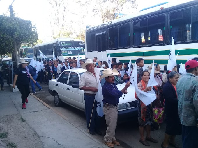 Marcha UACOL rumbo al Zócalo