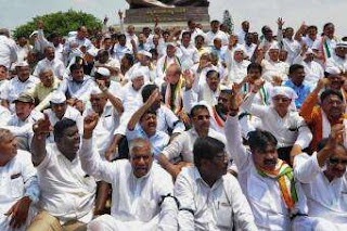 congress-blame-bjp-dharna-in-bangluru