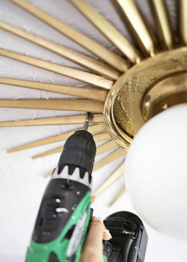 Trik Bikin Fitting Lampu Tampak Mewah dengan Bingkai 