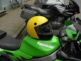 http://asalasah.blogspot.com/2012/11/beragam-desain-helm-unik-dan-keren.html