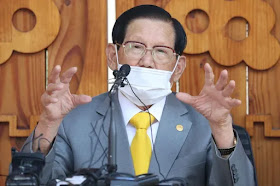 Lee Man-hee, leader of the Shincheonji Church of Jesus, speaks during a press conference in Gapyeong in March. Photo: AFPLee Man-hee, leader of the Shincheonji Church of Jesus, speaks during a press conference in Gapyeong in March. Photo: AFP Lee Man-hee, leader of the Shincheonji Church of Jesus, speaks during a press conference in Gapyeong in March. Photo: AFP