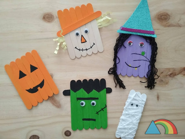 Personajes de Halloween hechos con palitos de helado: calabaza, bruza, momia, Frankenstein y espantapájaros