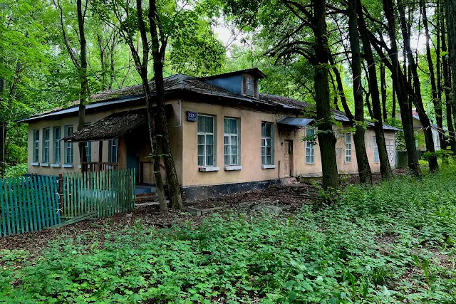парк Битцевский лес, посёлок Узкое, Тютчевская аллея, бывший дом управляющего усадьбы Узкое