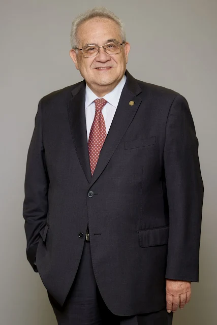 Hugo Lavados Montes
