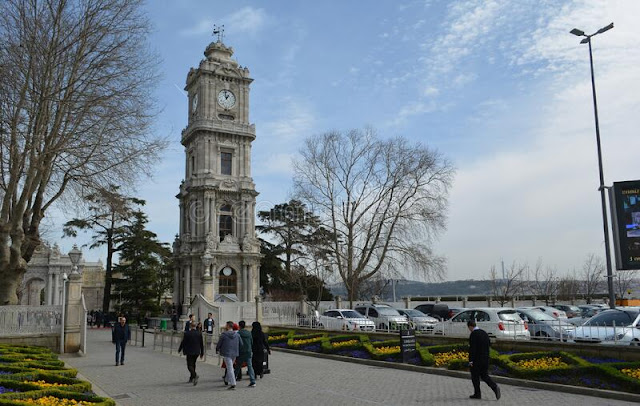 برج الساعة إضافة رائعة لقصر السلاطين في إسطنبول