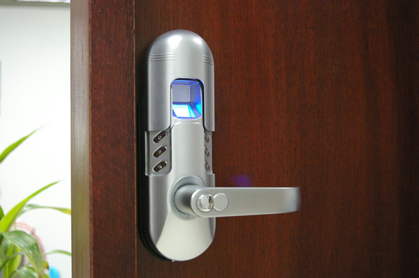 Kunci Pintu  Rumah Juni 2012