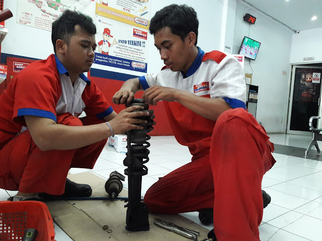 Cara mengganti shockbreaker Suzuki APV