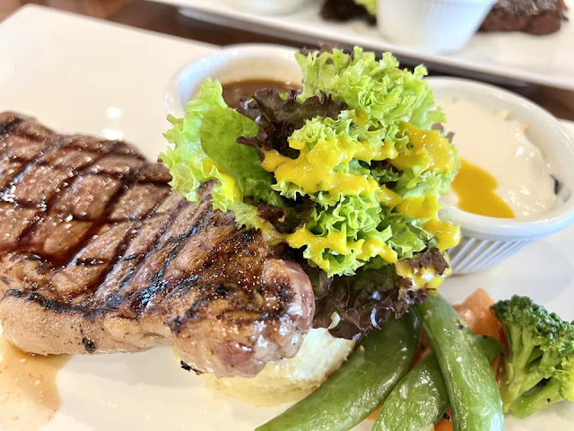 Anak Belanja Makan Di Me'Nate Steak Hub Johor Bahru