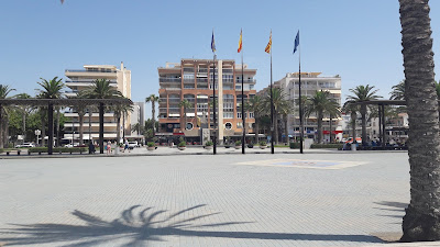 Tarragona a Cambrils seguint el GR-92, plaça i monument a Jaume I a Salou